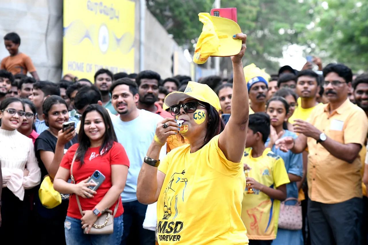 Cricket fans are finding different ways to show their appreciation for MSD. (Pic: iplt20.com)